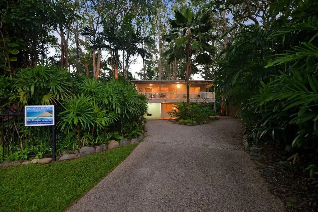 3 Bedroom Queenslander Home Close To Four Mile Beach ポートダグラス
